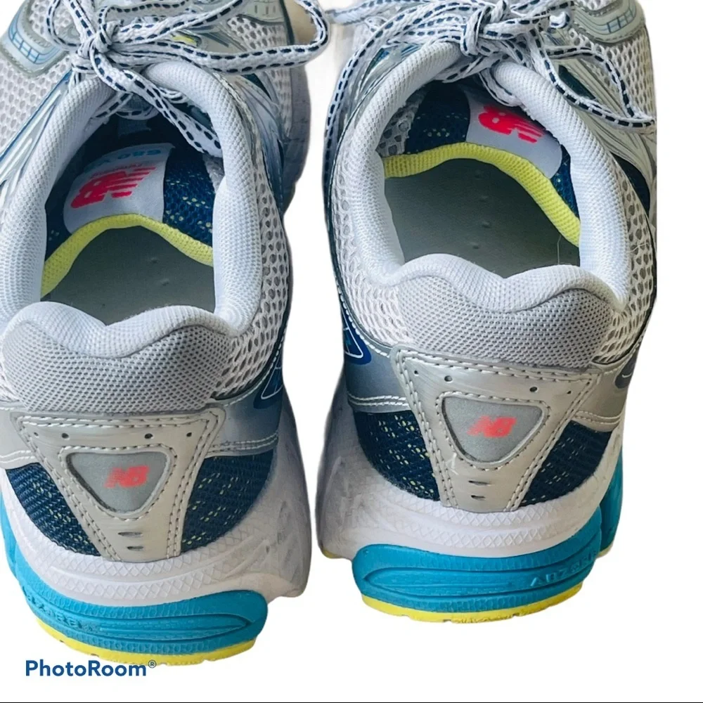 New Balance 680 2V Women’s Running Sneakers Shoes
